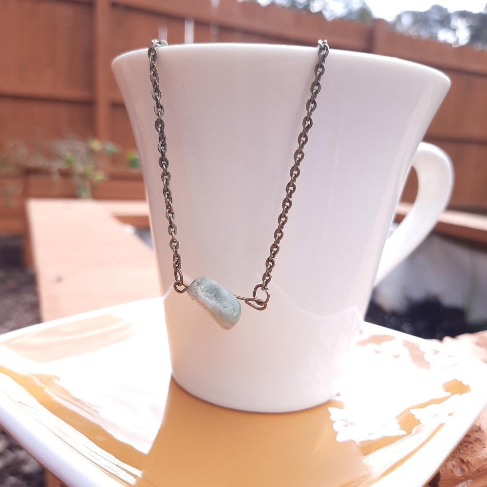 Irregular Green Stone Simple Bronze Necklace